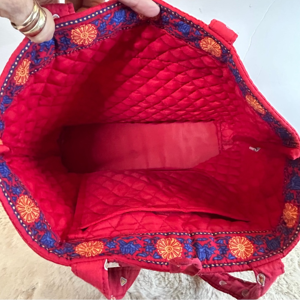 Source Unknown Vibrant Red Tote with Blue Floral‎ Design - Picture 4 of 8